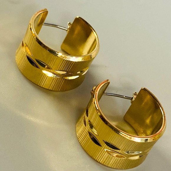 Monet Wide Hoop Pierced Earrings Shiny Gold Tone Womens Clip Fastener Classic - Picture 2 of 16